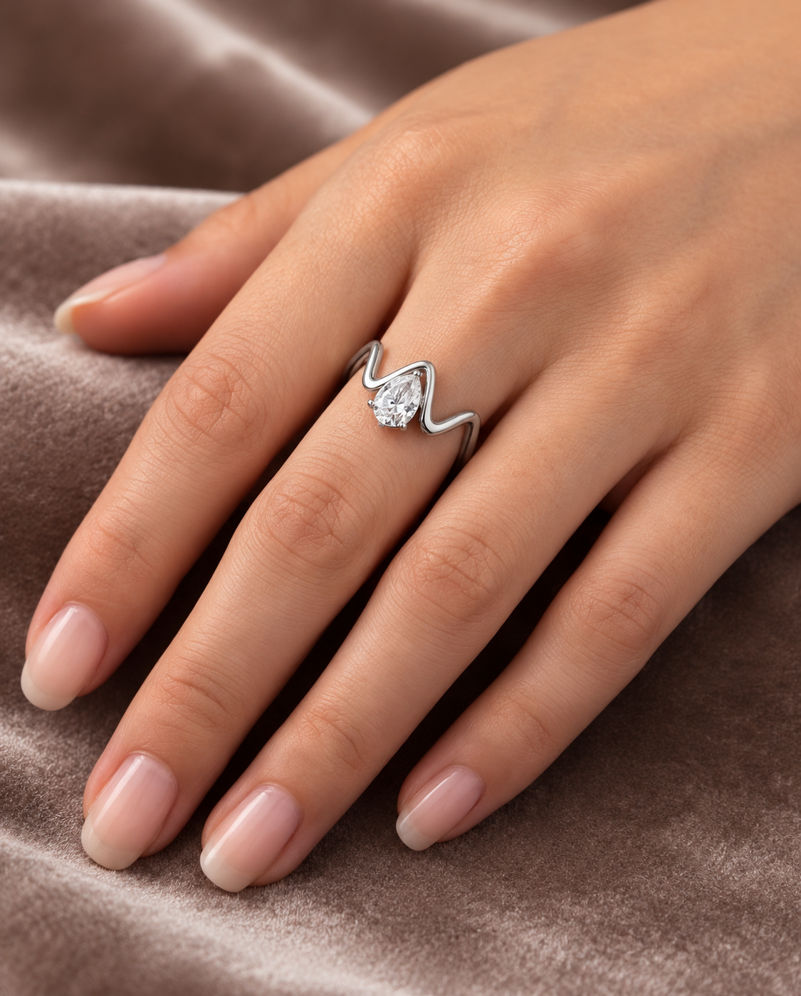 Liora Wave Ring mit Stein | Silber